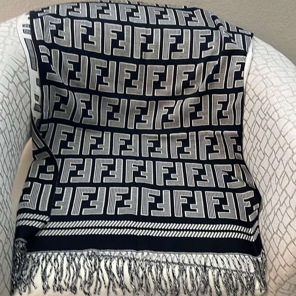 Fendi Beautiful Scarves - Picture 5 of 6